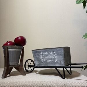 Farmhouse-style Tabletop Wheelbarrow Decor’